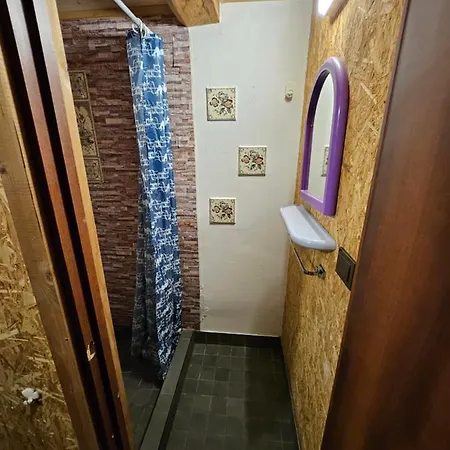 Hostel 旅馆 *