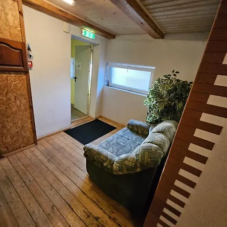 旅馆 Hostel *